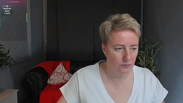 Snapshot of Nika_Smit chatting on May 23, 5:12 am Nika Smit online show from May 23, 5:12 am