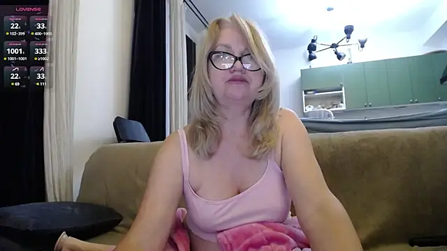 Blond Woman online show from February 8, 1:54 am