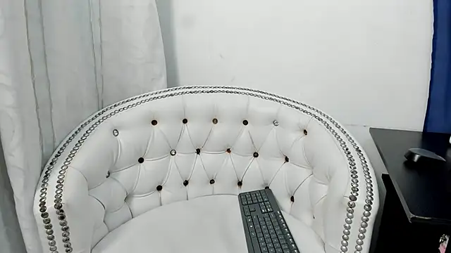 Analia18  online show from February 25, 4:10 pm