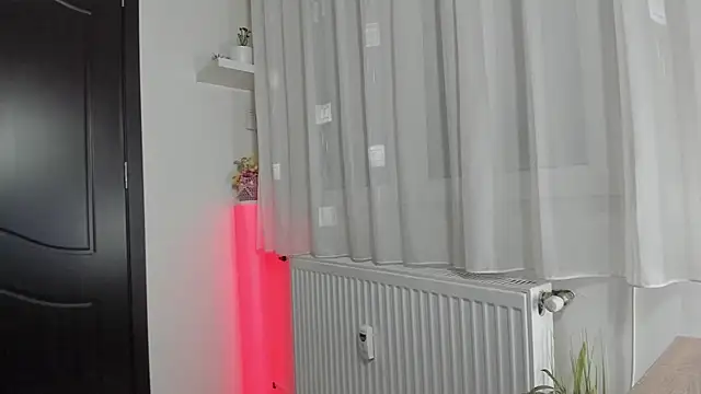 Anahi1993 online show from January 20, 8:30 am