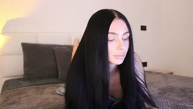 IvyKaelani online show from January 25, 8:00 pm