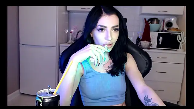 Snapshot of NancyLovee_ chatting on December 5, 10:45 pm NancyLovee  online show from December 5, 10:45 pm
