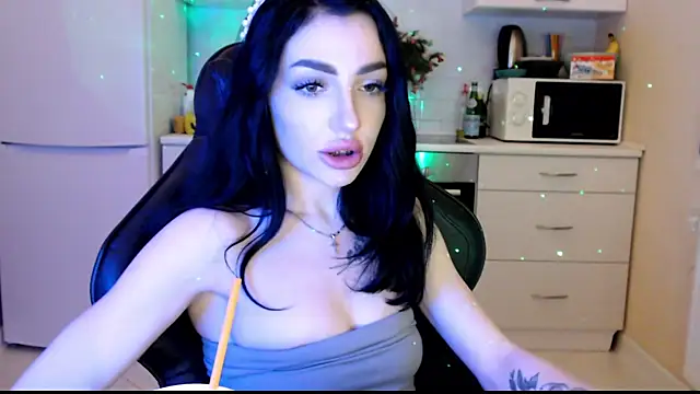 Snapshot of NancyLovee_ chatting on January 2, 8:13 pm NancyLovee  online show from January 2, 8:13 pm