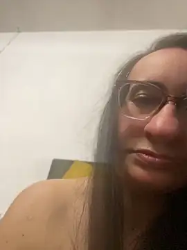 Snapshot of gloria7v05 chatting on June 28, 2:28 am gloria7v05 online show from June 28, 2:28 am