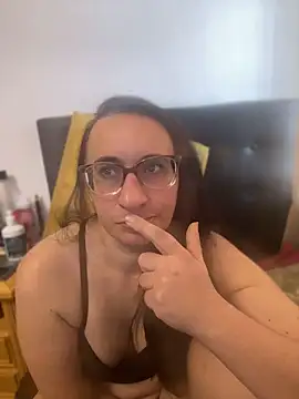 Snapshot of gloria7v05 chatting on July 1, 5:23 pm gloria7v05 online show from July 1, 5:23 pm