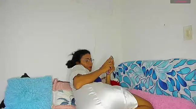 Snapshot of Nenita_Hot_ chatting on March 14, 12:43 am Nenita Hot  online show from March 14, 12:43 am