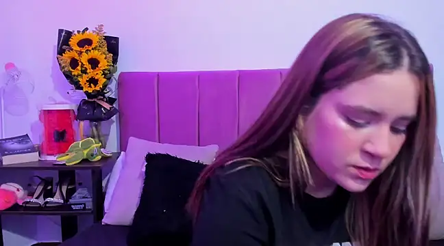 Snapshot of EmmyGray chatting on December 10, 3:30 am EmmyGray online show from December 10, 3:30 am