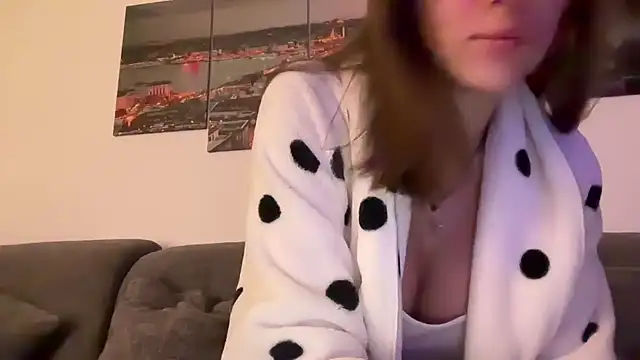 Snapshot of EmilyWi_ chatting on October 17, 5:04 pm EmilyWi  online show from October 17, 5:04 pm