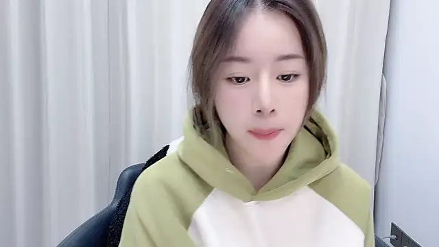 Snapshot of chloe-01 chatting on December 15, 12:28 pm chloe-01 online show from December 15, 12:28 pm