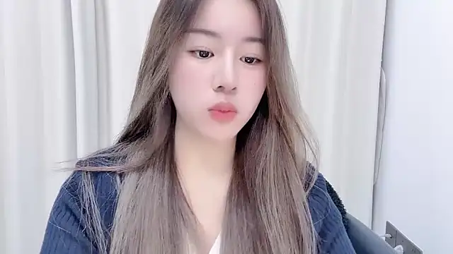 Snapshot of chloe-01 chatting on January 23, 12:30 pm chloe-01 online show from January 23, 12:30 pm