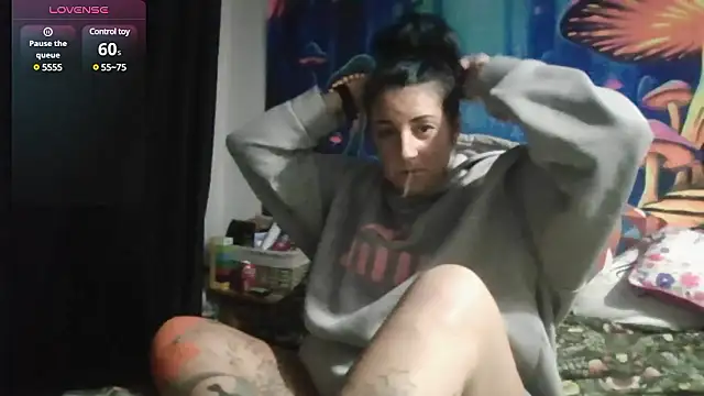 tattoomilf86 online show from December 4, 7:45 pm