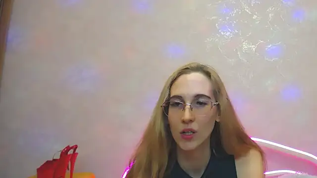 KlaryBrait online show from December 14, 3:25 pm