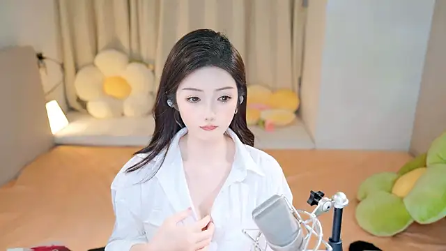 Eimile online show from December 7, 2:57 pm