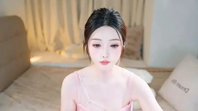 Eimile online show from March 7, 3:07 pm