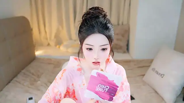 Eimile online show from March 9, 3:27 pm