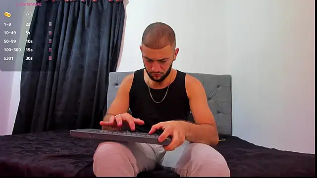 MaximusDick1  online show from December 3, 4:09 am