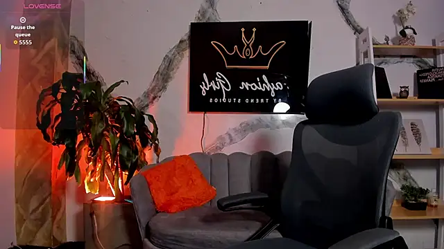 Snapshot of MaximusDick1_ chatting on January 18, 3:54 am MaximusDick1 online show from January 18, 3:54 am