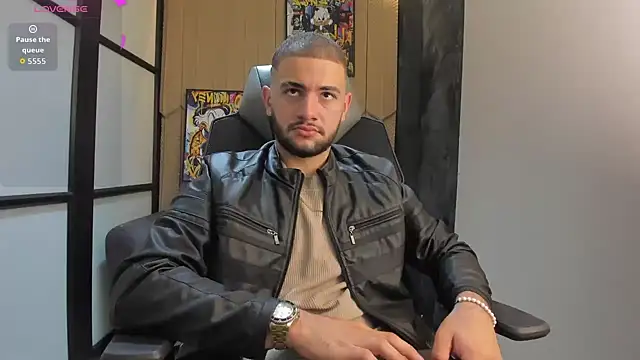 Snapshot of MaximusDick1_ chatting on February 11, 12:32 pm MaximusDick1 online show from February 11, 12:32 pm