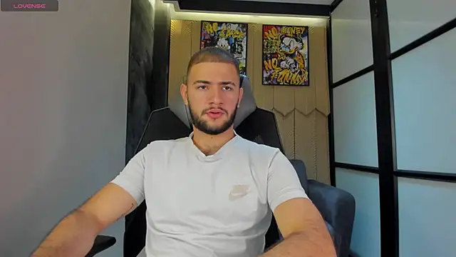 Snapshot of MaximusDick1_ chatting on February 17, 12:23 pm MaximusDick1 online show from February 17, 12:23 pm