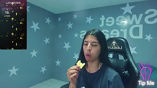 Snapshot of Bela_t_ chatting on March 8, 8:11 am Bela t online show from March 8, 8:11 am