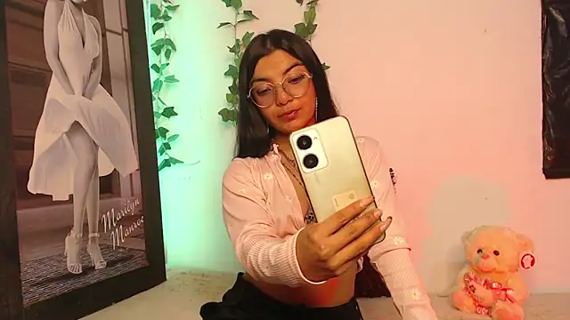 Snapshot of sofi_soft_ chatting on January 20, 11:43 pm sofi soft online show from January 20, 11:43 pm