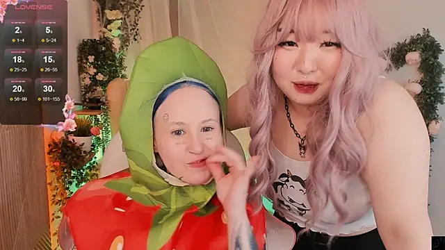 Snapshot of mei_honey_ chatting on December 13, 8:04 pm mei honey  online show from December 13, 8:04 pm