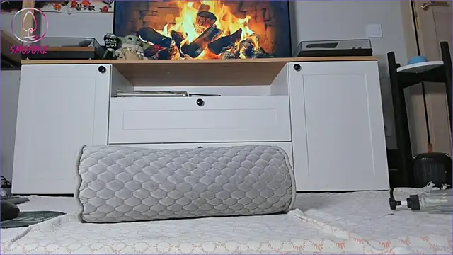 Snapshot of Erin_Smojoke chatting on September 22, 11:23 am Erin Smojoke online show from September 22, 11:23 am