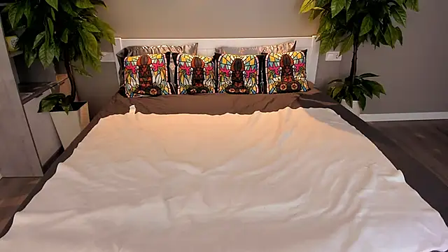 ValeryRoyale online show from October 12, 6:12 am