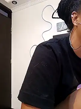 Snapshot of devi_black13_ chatting on December 5, 4:31 am devi black13  online show from December 5, 4:31 am