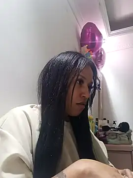 Snapshot of devi_black13_ chatting on February 11, 11:01 pm devi black13  online show from February 11, 11:01 pm