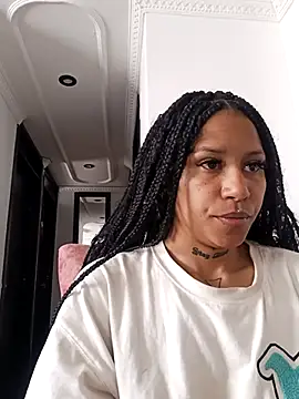 Snapshot of devi_black13_ chatting on March 3, 5:18 pm devi black13  online show from March 3, 5:18 pm