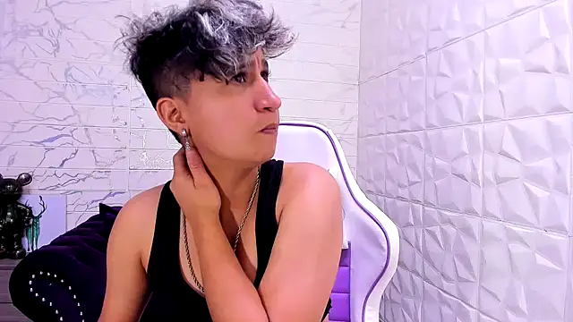 Im Milan Rs online show from February 15, 12:15 am