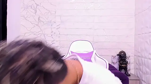 Im Milan Rs online show from February 20, 12:08 am