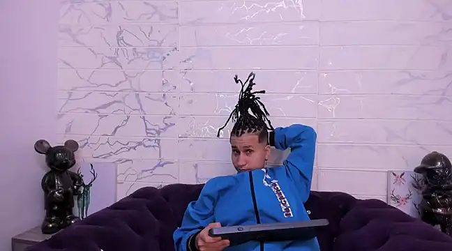 Im Milan Rs online show from February 22, 9:45 am