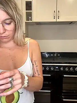 carlaaa online show from September 24, 8:01 pm