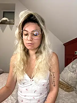 carlaaa online show from November 4, 9:14 pm