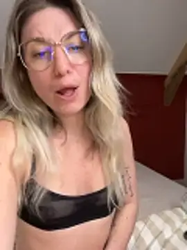 carlaaa online show from April 13, 8:14 pm