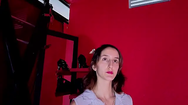 Ambar Roux  online show from June 3, 12:52 pm