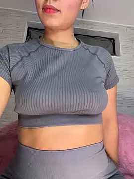 Snapshot of _Luana chatting on June 13, 1:47 am Luana online show from June 13, 1:47 am