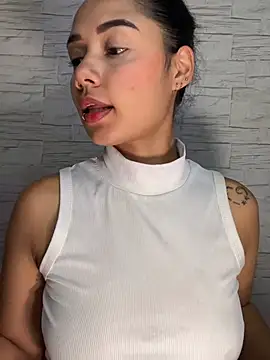 Snapshot of _Luana chatting on June 18, 12:33 am Luana online show from June 18, 12:33 am