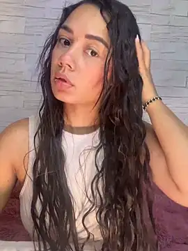 Snapshot of _Luana chatting on July 2, 2:33 am Luana online show from July 2, 2:33 am