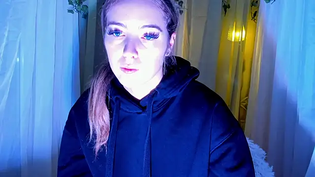 Snapshot of Lioneass chatting on December 15, 9:03 am Lioneass online show from December 15, 9:03 am