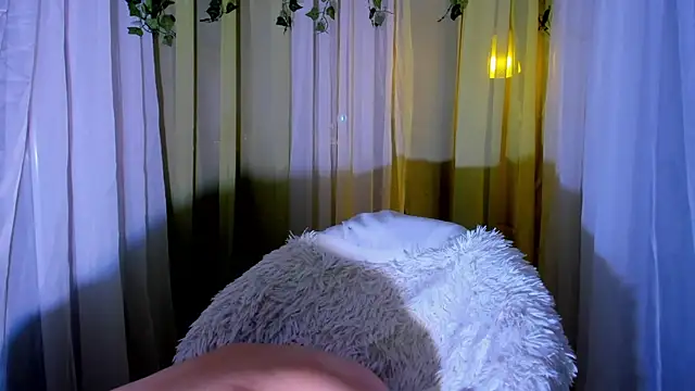 Snapshot of Lioneass chatting on December 15, 12:06 pm Lioneass online show from December 15, 12:06 pm