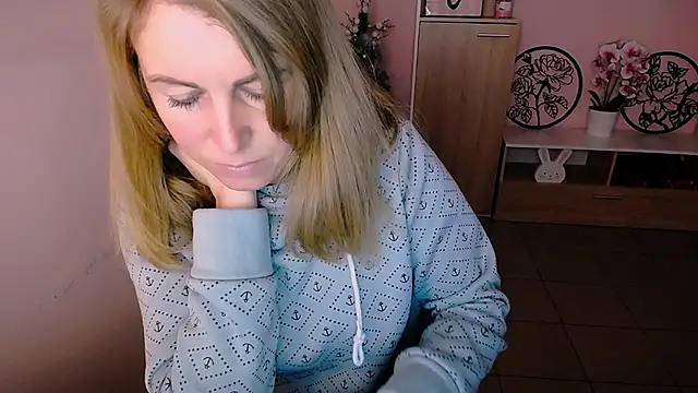 Hot Milady online show from December 19, 8:13 am