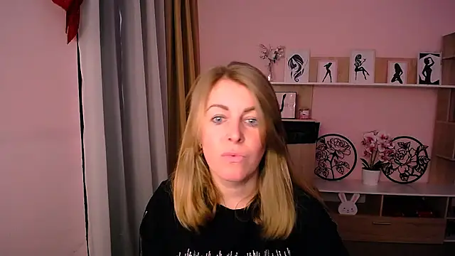 Hot Milady online show from January 15, 8:20 am