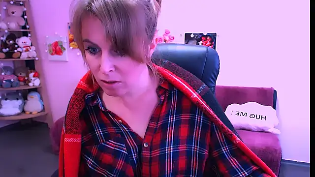 Hot Milady online show from February 19, 8:21 am