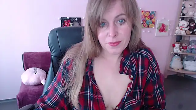 Snapshot of Hot_Milady chatting on May 4, 7:26 am Hot Milady online show from May 4, 7:26 am