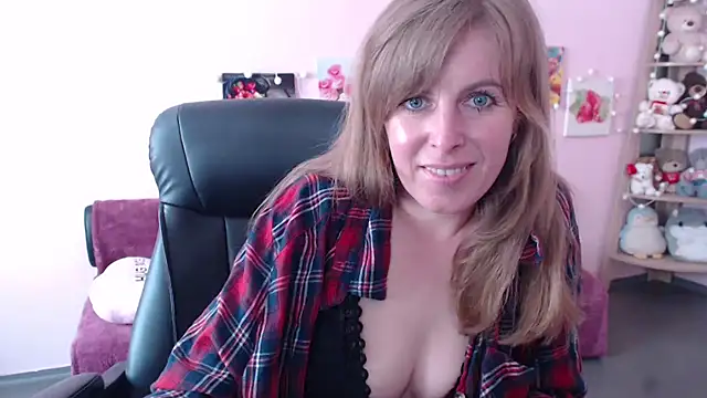 Snapshot of Hot_Milady chatting on May 18, 7:58 am Hot Milady online show from May 18, 7:58 am