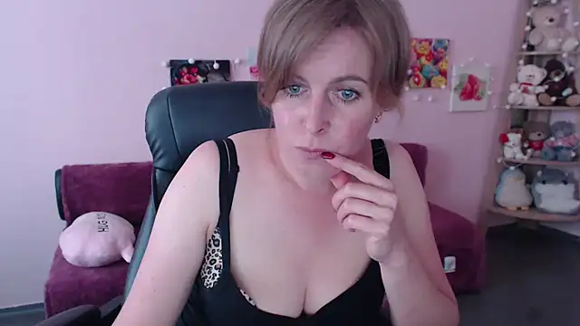 Snapshot of Hot_Milady chatting on May 22, 7:48 am Hot Milady online show from May 22, 7:48 am