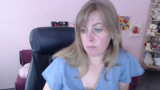 Snapshot of Hot_Milady chatting on June 5, 7:25 am Hot Milady online show from June 5, 7:25 am